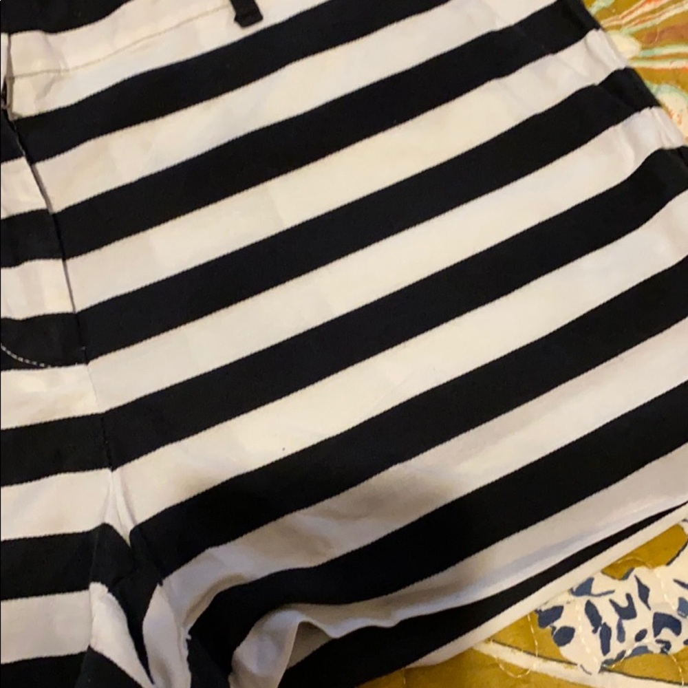 GAP black white stripped shorts - Picture 2 of 6